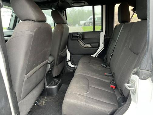 Bright White Clearcoat 2014 Jeep Wrangler Unlimited Sport
