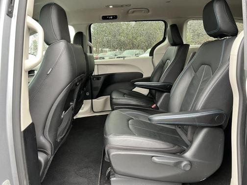 2021 Chrysler Pacifica Hybrid Touring L