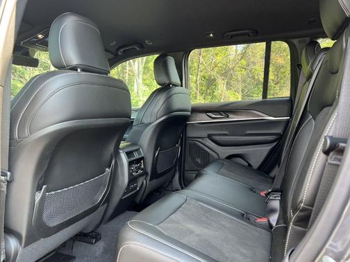Metallic 2026 Jeep Grand Cherokee Laredo