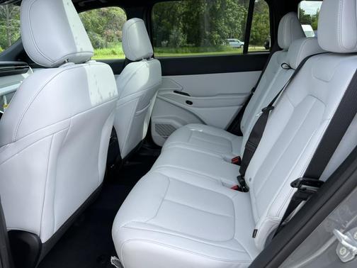 Sting Gray Clearcoat 2026 Jeep Cherokee LAREDO/LIMITED