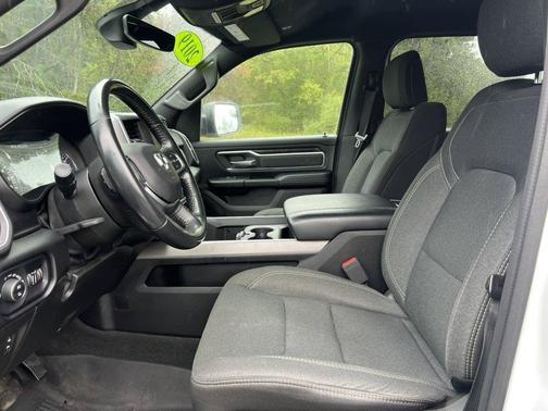 Bright White Clearcoat 2019 RAM 1500 Big Horn