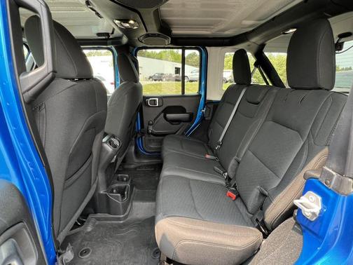 2022 Jeep Wrangler Unlimited Sport