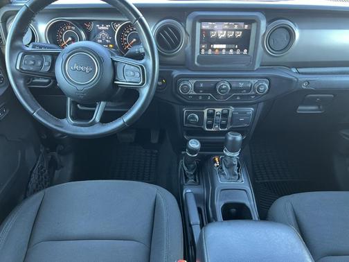Black Clearcoat 2022 Jeep Gladiator Sport