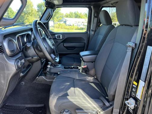 Black Clearcoat 2022 Jeep Gladiator Sport