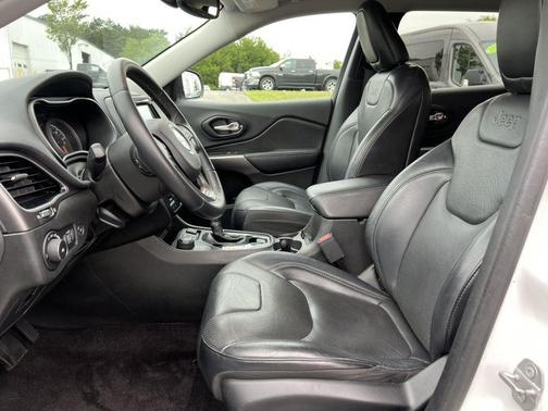 Bright White Clearcoat 2019 Jeep Cherokee Limited