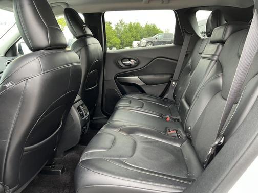 Bright White Clearcoat 2019 Jeep Cherokee Limited