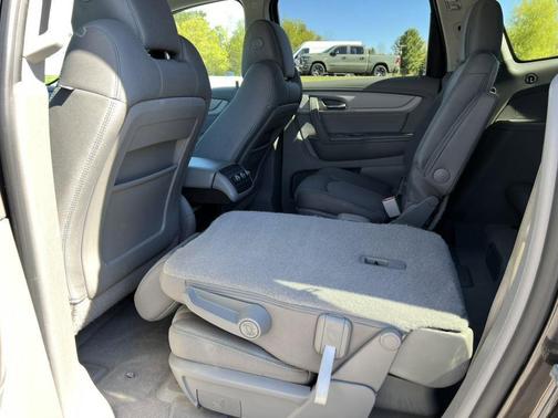 Tungsten Metallic 2017 Chevrolet Traverse 1LT
