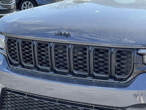 Metallic 2024 Jeep Grand Cherokee Laredo