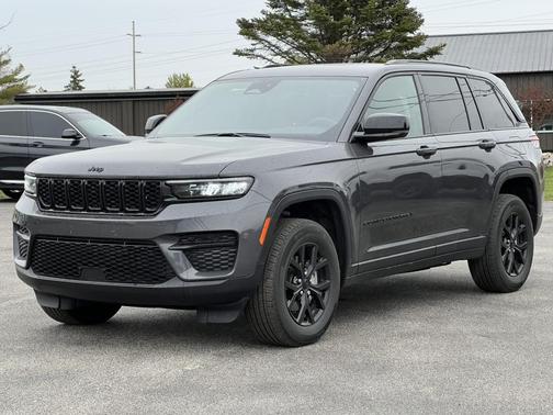 Metallic 2024 Jeep Grand Cherokee Laredo