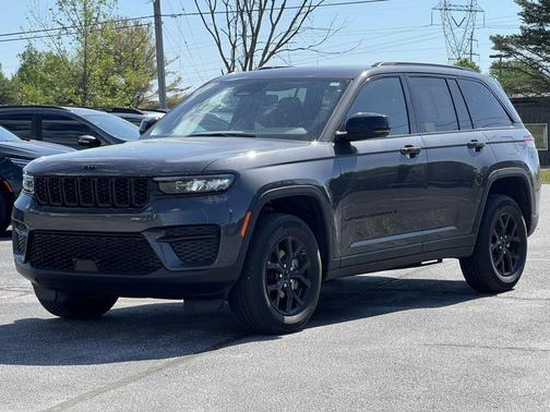 Metallic 2024 Jeep Grand Cherokee Laredo