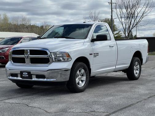 Bright White Clearcoat 2019 RAM 1500 Classic SLT