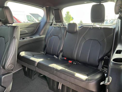 Olive Green Pearlcoat 2027 Chrysler Pacifica SELECT