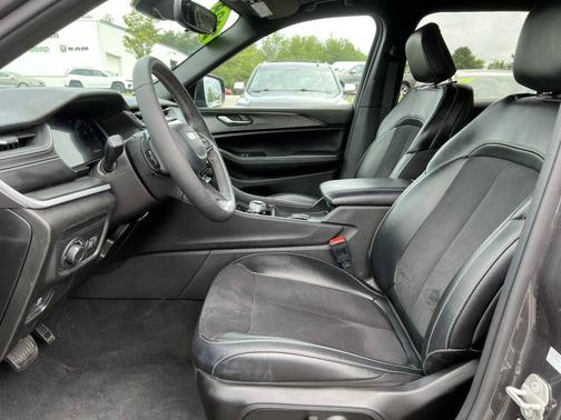 Metallic 2024 Jeep Grand Cherokee L Laredo