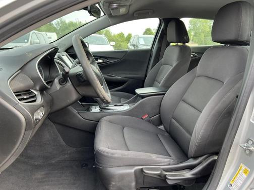 Silver Ice Metallic 2017 Chevrolet Malibu 1LS