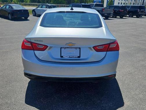 Silver Ice Metallic 2017 Chevrolet Malibu 1LS