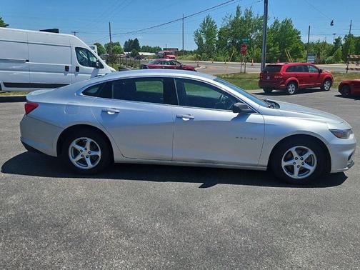 Silver Ice Metallic 2017 Chevrolet Malibu 1LS
