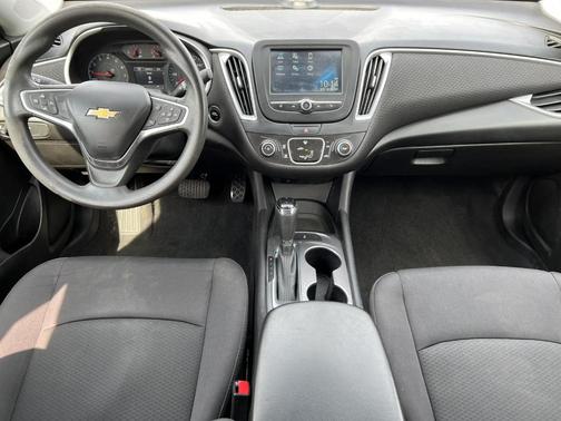 Silver Ice Metallic 2017 Chevrolet Malibu 1LS