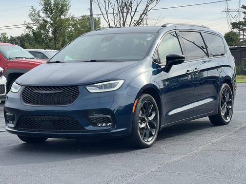 Fathom Blue Pearlcoat 2025 Chrysler Pacifica Limited