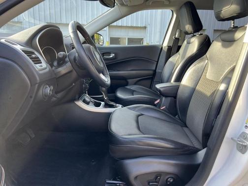 White Clearcoat 2019 Jeep Compass Latitude
