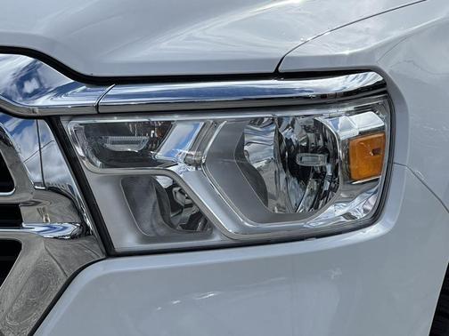 Bright White Clearcoat 2019 RAM 1500 Big Horn