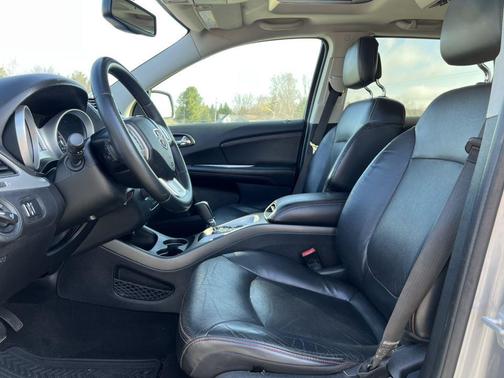 Stone White 2009 Dodge Journey SXT