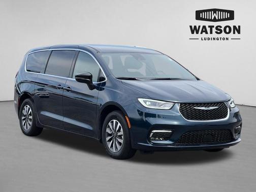 2025 Chrysler Pacifica Hybrid Select