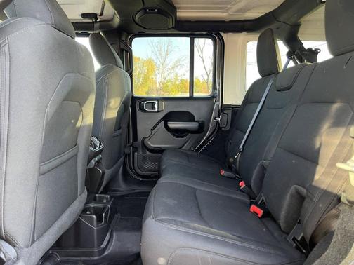 Granite Crystal Clearcoat Metallic 2020 Jeep Wrangler Unlimited Willys