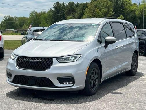 2023 Chrysler Pacifica Hybrid Touring L