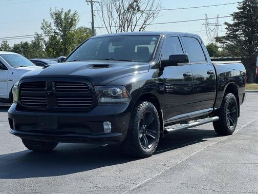 Brilliant Black Crystal Pearl 2017 RAM 1500 Sport