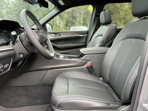 Sting Gray Clearcoat 2027 Jeep Grand Cherokee L Limited