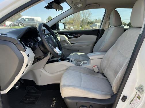 White 2019 Nissan Rogue Sport SV