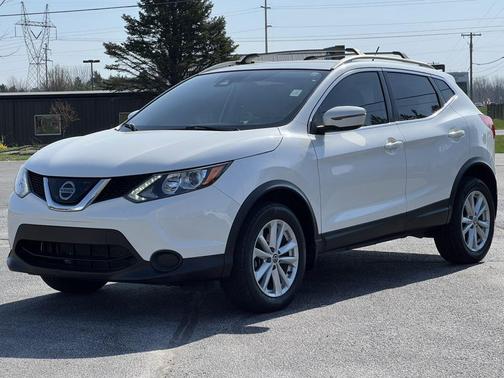 White 2019 Nissan Rogue Sport SV