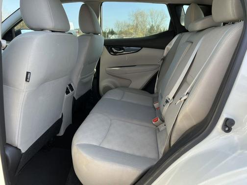 White 2019 Nissan Rogue Sport SV