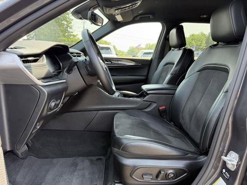 2022 Jeep Grand Cherokee Altitude