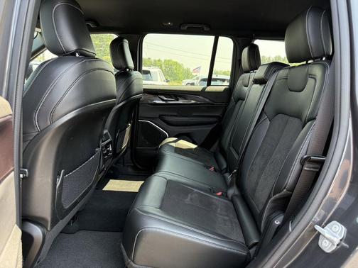 2022 Jeep Grand Cherokee Altitude