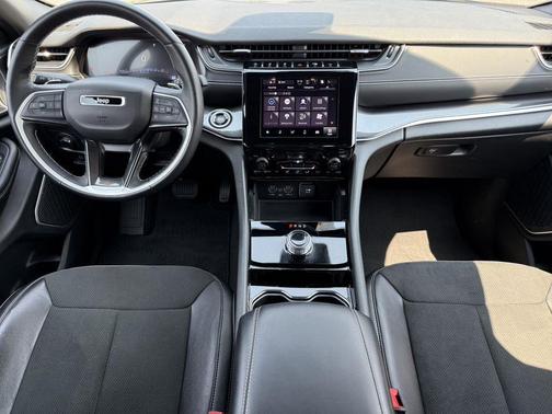 2022 Jeep Grand Cherokee Altitude