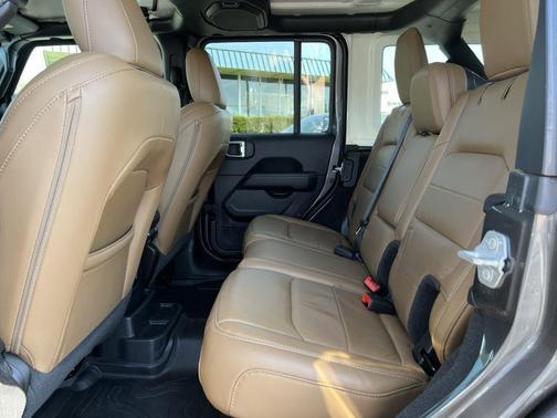 Granite Crystal Clearcoat Metallic 2022 Jeep Wrangler Unlimited Sahara