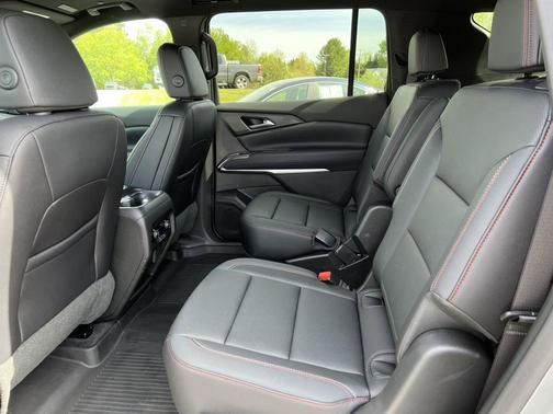 Sterling Gray Metallic 2025 Chevrolet Traverse Z71