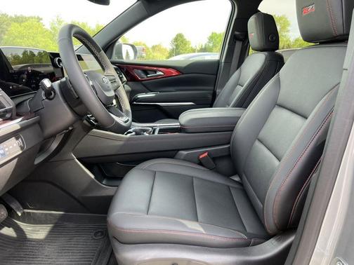 Sterling Gray Metallic 2025 Chevrolet Traverse Z71