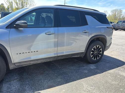 Sterling Gray Metallic 2025 Chevrolet Traverse Z71
