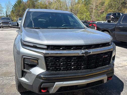 Sterling Gray Metallic 2025 Chevrolet Traverse Z71