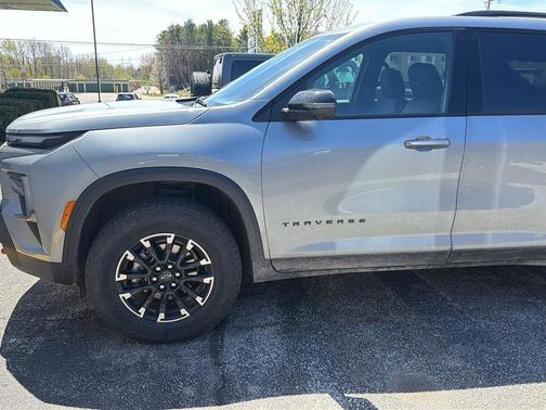 Sterling Gray Metallic 2025 Chevrolet Traverse Z71