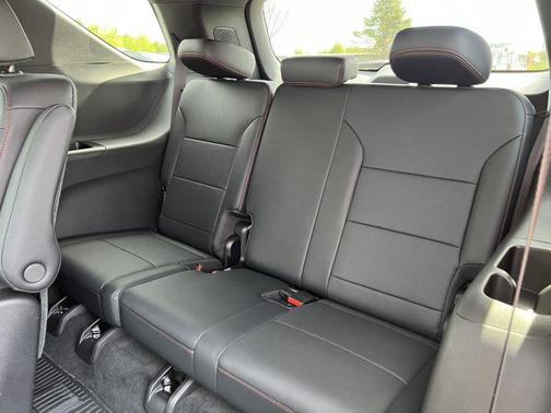 Sterling Gray Metallic 2025 Chevrolet Traverse Z71
