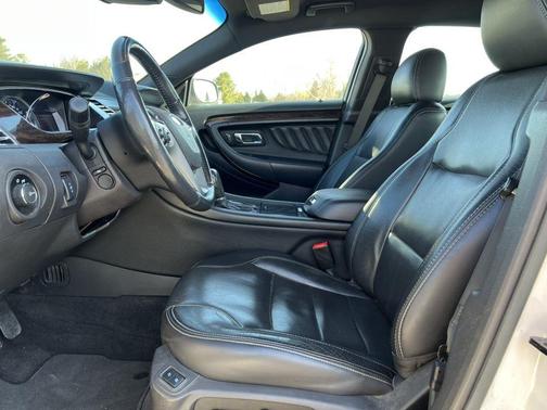 White Platinum Tri-Coat Metallic 2017 Ford Taurus Limited