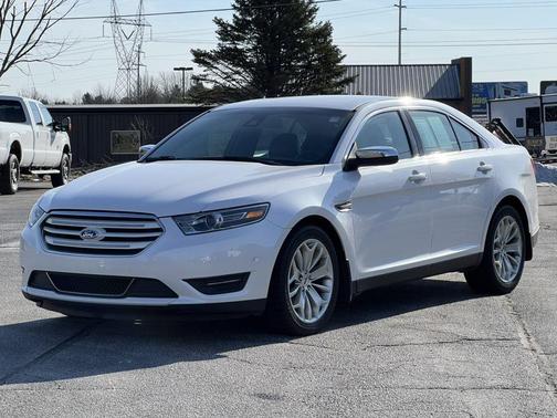 White Platinum Tri-Coat Metallic 2017 Ford Taurus Limited