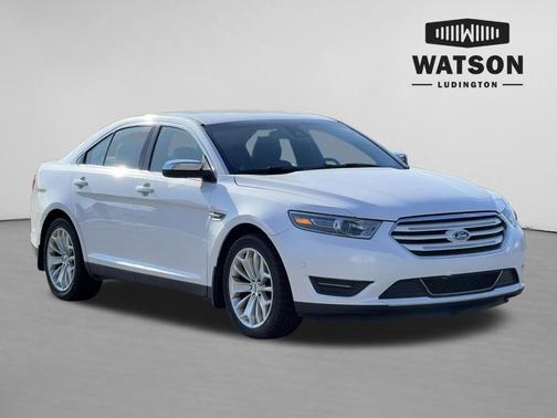 White Platinum Tri-Coat Metallic 2017 Ford Taurus Limited