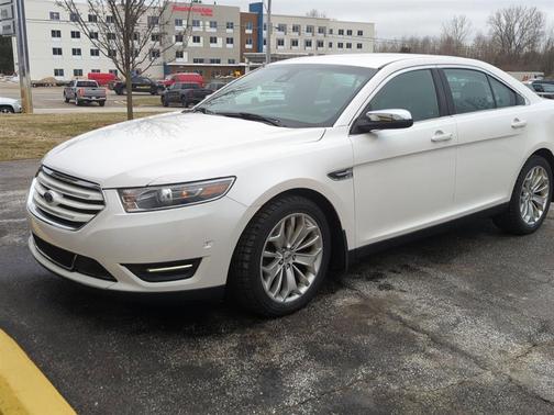 White Platinum Tri-Coat Metallic 2017 Ford Taurus Limited