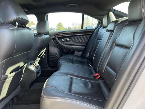 White Platinum Tri-Coat Metallic 2017 Ford Taurus Limited