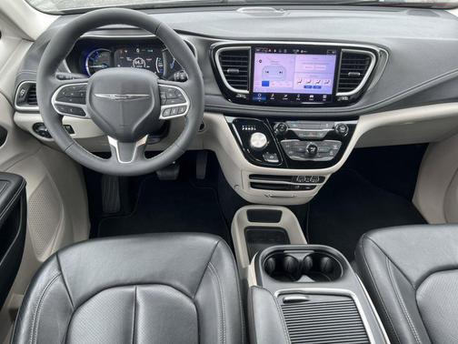 2022 Chrysler Pacifica Hybrid Touring L