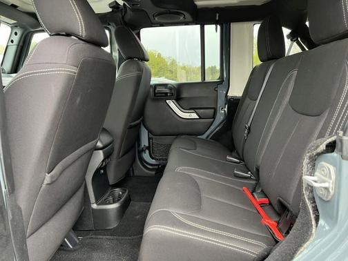 Anvil Clearcoat 2014 Jeep Wrangler Unlimited Sahara